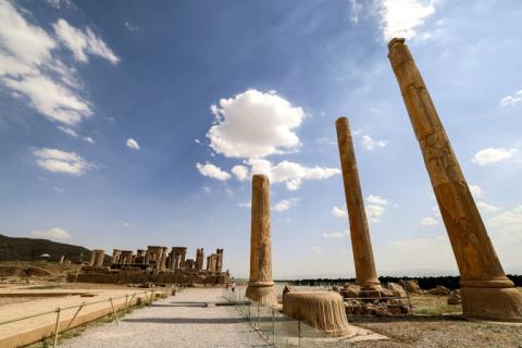 Vue d'ensemble des ruines de Persépolis, site historique emblématique de l'Iran, le 13 mai 2024