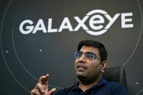 Suyash Singh, PDG et cofondateur de GalaxEye, une entreprise de satellites d'observation de la Terre, lors d'un entretien avec l'AFP dans ses bureaux de Bangalore, le 14 juillet 2026 en Inde