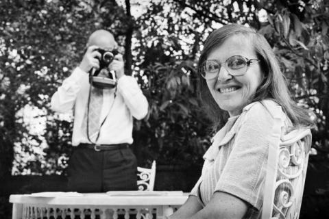 La mathématicienne et physicienne française Yvonne Choquet-Bruhat, photographiée après avoir été élue à l'Académie des sciences, le 14 mai 1979 à Antony, dans les Hauts-de-Seine