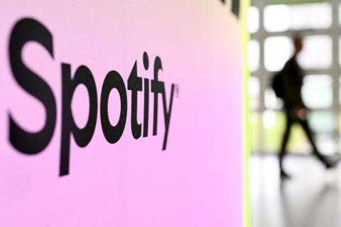 Der Chef des Audio-Streamingdienstes Spotify, Daniel Ek, sieht in der Künstlichen Intelligenz (KI) keine Bedrohung, sondern die Chance, dass in Zukunft mehr Menschen Musik machen werden.