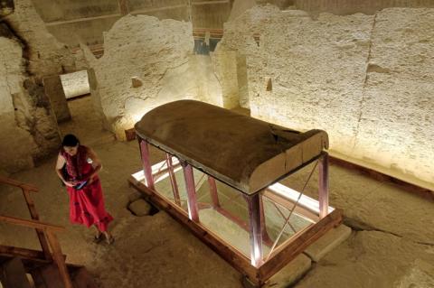 In Ägypten ist nach mehr als zwei Jahrzehnten der Restaurierung das Grab von Pharao Amenhotep III. wieder für die Öffentlichkeit zugänglich.