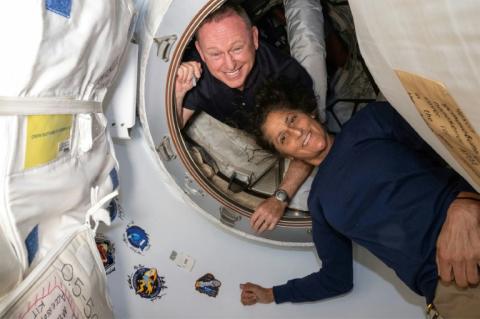 Les astronautes Butch Wilmore et Suni Williams dans la Station spatiale internationale, sur une photo publiée par la Nasa le 2 juillet 2024