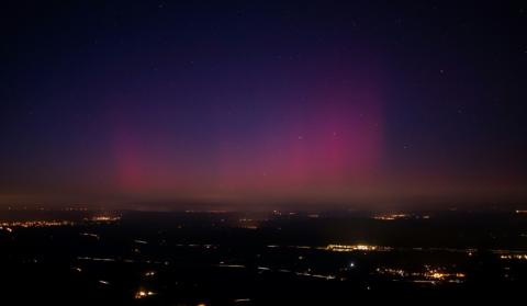 Des aurores boréales visibles dans le ciel au-dessus de La Roquebrussanne (Var), le 1er janvier 2023