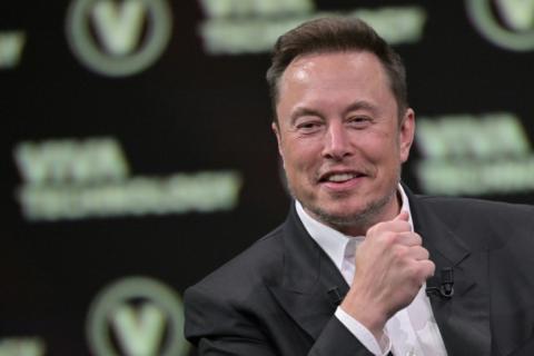 Das auf Künstliche Intelligenz spezialisierte Startup-Unternehmen xAI von High-Tech-Milliardär Elon Musk hat sein erstes Programm mit dem Namen Grok vorgestellt.