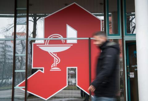 Angesichts fortlaufender Störungen beim elektronischen Rezept hat die Bundesvereinigung Deutscher Apothekerverbände (ABDA) die zuständige bundeseigene Digitalagentur Gematik zu Verbesserungen bei der Stabilität aufgefordert.