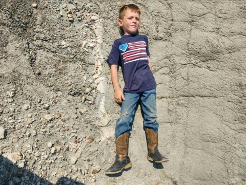 Liam, Jessin und Kaiden haben erlebt, was für viele Dinosaurier-Fans wohl ein Lebenstraum sein dürfte: Die Jungen aus den USA haben 2022 Überreste eines Tyrannosaurus Rex in einer Gesteinswüste gefunden. Erst jetzt wurde die Entdeckung bekannt.