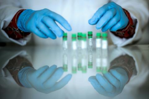 Experten des Deutschen Krebsforschungszentrums arbeiten an einer neuen Methode der Krebsfrüherkennung und -bekämpfung durch ein besseres Verständnis der Mutation von Körperzellen. Einen ersten Schritt machten sie nach Angaben des Zentrums nun.