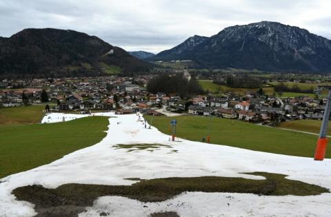 Zum Auftakt des Hamburger Extremwetterkongresses haben Experten vor einem fortgesetzten Temperaturanstieg in Deutschland gewarnt. "Neue Temperaturrekorde werden wahrscheinlicher", heißt es etwa in einem Faktenpapier des Deutschen Wetterdiensts.