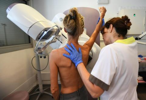 Avec plus de 61.000 nouveaux cas chaque année en France, le cancer du sein reste le plus fréquent chez les femmes, et le plus meurtrier, avec environ 12.000 décès par an