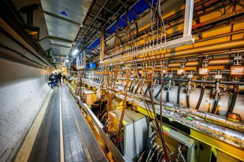 Zehn Jahre nach dem Nachweis des Higgs-Teilchens laufen am Dienstag neue Experimente im weltweit größten und leistungsstärksten Teilchenbeschleuniger LHC an.