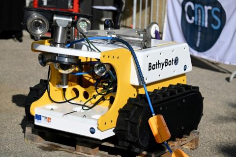 Le robot sous-marin Bathybot le 13 janvier 2022 avant une séance de test au large de Toulon