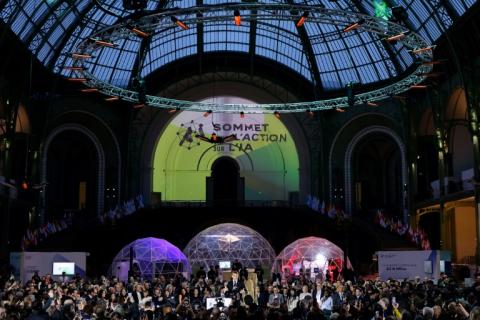 Le président Emmanuel Macron prononce un discours à l'issue de la première journée du Sommet Action AI au Grand Palais à Paris, le 10 février 2025