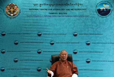 Karma, principal glaciologue du Bhoutan, dans son bureau à Thimphu, le 31 août 2026