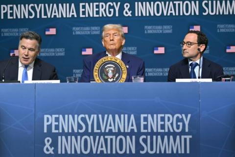 US-Präsident Donald Trump hat Investitionen privater Unternehmen in Höhe von 92 Milliarden Dollar (rund 79 Milliarden Euro) in den Bereichen Energie und Infrastruktur angekündigt, um den durch den Boom von Künstlicher Intelligenz (KI) stetig steigenden Strombedarf zu decken.
