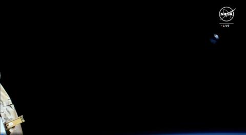 Die erste bemannte Starliner-Raumkapsel von Boeing mit zwei US-Astronauten an Bord hat am Donnerstag an der Internationalen Raumstation ISS angedockt. Das Anlegemanöver gelang um 19.34 Uhr MESZ und damit etwa eine Stunde und 20 Minuten später als geplant.