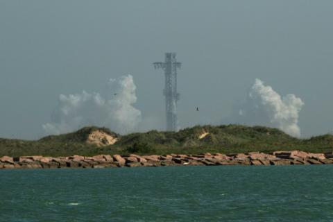 La fusée Starship de SpaceX avant son lancement prévu depuis Starbase, lors du 13e vol d'essai à South Padre Island, au Texas, le 16 juillet 2026