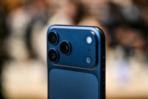 Die Bundesregierung will ein "Recht auf Reparatur" für elektronische Geräte schaffen. Für Waschmaschinen und Wäschetrockner soll dies etwa für zehn Jahre, für Smartphones für mindestens sieben Jahre nach Ende der Produktion gelten.