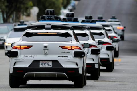 Die Fahrdienstleister Uber und Wayve haben am Donnerstag erstmals kommerzielle Robotaxi-Fahrten in London angeboten. Die Einführung des fahrerlosen Taxidienstes für die Öffentlichkeit erfolge "schrittweise", sagte die Uber-Produktchefin Wendy Lee AFP.