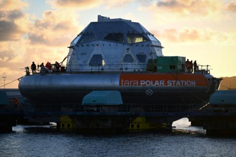 Le navire Tara Polar Station avant son lancement à Cherbourg dans la Manche, le 1er octobre 2024