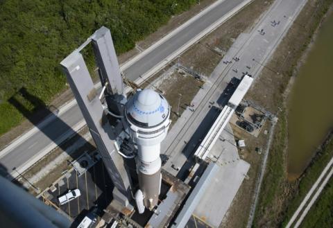 Une fusée Atlas V de United Launch Alliance, avec à son sommet la capsule de Boeing Starliner, avant un vol d'essai, à Cap Canaveral en Floride le 18 mai 2022