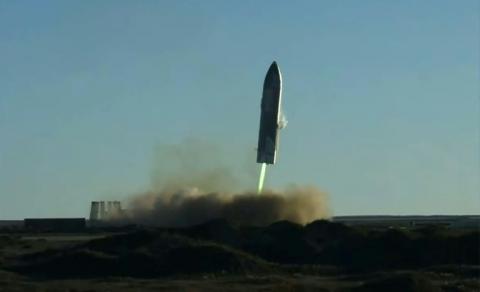Ein Prototyp der neuen großen SpaceX-Rakete Starship ist am Mittwoch beim Landemanöver nach einem Testflug in Flammen aufgegangen. Der Gründer des Raumfahrtunternehmens SpaceX, Elon Musk, zeigte sich nach dem Testflug in Texas dennoch zufrieden.