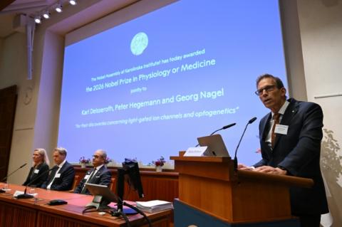 Riesen-Ehre für die deutsche Wissenschaft: Der Medizin-Nobelpreis geht in diesem Jahr an die deutschen Forscher Peter Hegemann und Georg Nagel sowie ihren US-Kollegen Karl Deisseroth.
