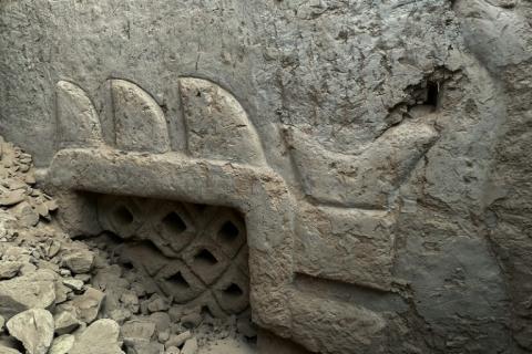 Archäologen haben in Peru ein mehr als 3000 Jahre altes Wandbild entdeckt.