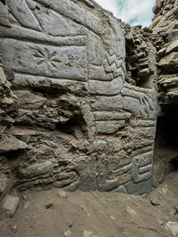 Photo diffusée par l'Université catholique pontificale du Pérou, le 22 juillet 2025, d'une fresque murale préhispanique découverte sur le site archéologique de Huaca Yolanda; dans la région de La Libertad, au Pérou