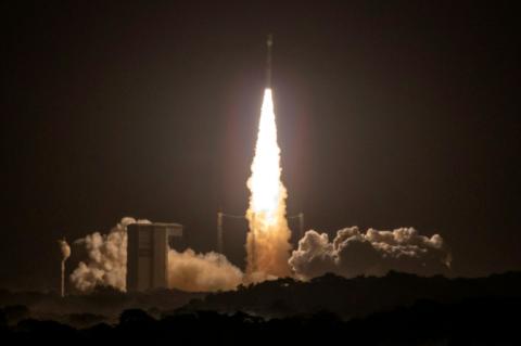 Die Trägerrakete Vega-C hat in der Nacht zu Dienstag erfolgreich einen Satelliten ins All gebracht, der den Sonnenwind erforschen soll. Die Trägerrakete hob um 00.52 Uhr Ortszeit (3.52 Uhr GMT) am Weltraumbahnhof Kourou in Französisch-Guayana ab.
