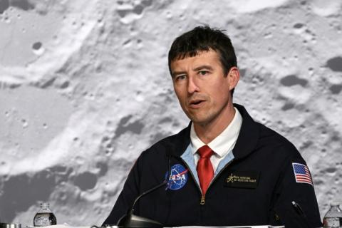 Le directeur de vol de la Nasa, Rick Henfling, lors d'un point de situation sur la mission lunaire habitée Artémis II au Centre spatial Johnson à Houston, au Texas, le 7 avril 2026