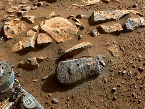 Die US-Raumfahrtbehörde Nasa will zwei Mini-Helikopter auf den Mars schicken. Sie könnten beim Transport von Gesteinsproben helfen, die vom Roten Planeten auf die Erde geschickt werden sollen, wie die Nasa am Mittwoch mitteilte.