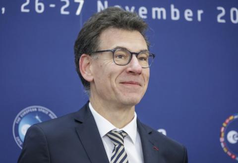 Le ministre français de l'enseignement supérieur, de la recherche et de l'espace, Philippe Baptiste, lors de la réunion ministérielle de l'Agence spatiale européenne (ESA) au Centre des congrès de Brême, dans le nord de l'Allemagne, le 26 novembre 2025