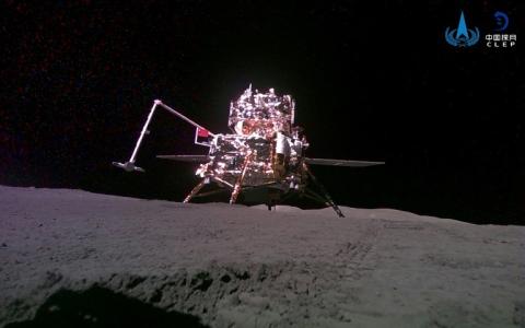 Zum ersten Mal in der Geschichte der Raumfahrt hat eine Sonde Proben von der Rückseite des Mondes zur Erde gebracht: Die chinesischen Sonde "Chang'e-6" sei mit den Gesteinsproben gelandet, melden chinesische Staatsmedien.