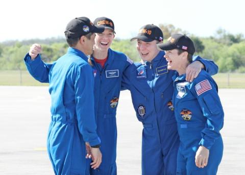 Vom US-Weltraumbahnhof Kennedy Space Center in Florida soll am Mittwoch eine neue Besetzung zur Internationalen Raumstation ISS aufbrechen. Die Ankunft der Crew 10 wird zwei auf der ISS gestrandeten US-Astronauten die Rückkehr zur Erde ermöglichen.