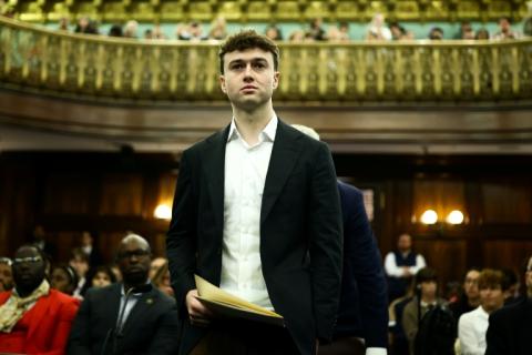 Der Experte für Künstliche Intelligenz (KI), Jacob Coxon, hat bei einer Anhörung in New York seine Risikowarnungen bekräftigt. Er halte es derzeit eher für wahrscheinlich, "dass die Menschheit die Kontrolle über KI verliert", sagte er.