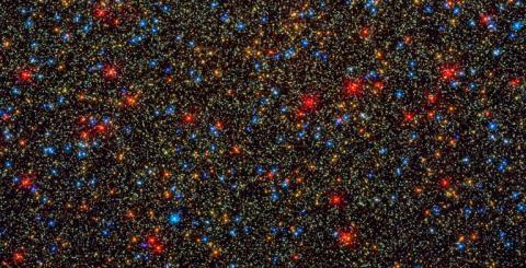 Image du centre de l'amas stellaire Omega centauri, prise par le télescope Hubble, et où a été détecté la présence d'un trou noir, dans une photo distribuée par l'Agence spatiale européenne le 10 juillet 2024