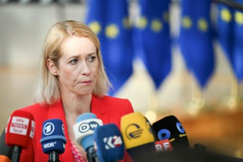 Nach der zeitweisen Drosselung des Satelliten-Kommunikationsdienstes Starlink in der Ukraine hat die EU-Außenbeauftragte Kallas die Bedeutung der Technik für Kiew hervorgehoben. "Starlink ist für die Ukraine wirklich notwendig", sagte sie in Brüssel.