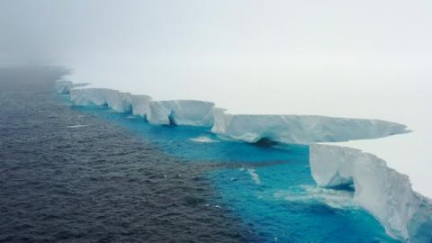 Vue aérienne de l'iceberg A23a, distribuée par EYOS Expeditions le 19 janvier 2024