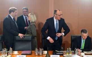 Das Bundeskabinett befasst sich am Mittwoch mit der EU-weiten Regulierung der Künstlichen Intelligenz (10.00 Uhr).