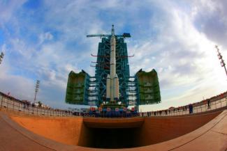 La fusée Longue-Marche 2F, transportant le vaisseau Shenzhou-13, ici le 7 octobre 2021
