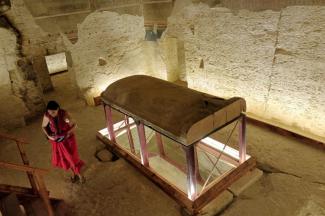In Ägypten ist nach mehr als zwei Jahrzehnten der Restaurierung das Grab von Pharao Amenhotep III. wieder für die Öffentlichkeit zugänglich.