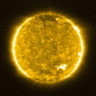 Photo du Soleil prise par l'Imageur en extrême ultraviolet de la sonde Solar Orbiter de l'Agence spatiale européenne, distribuée par l'ESA le 16 juillet 2020