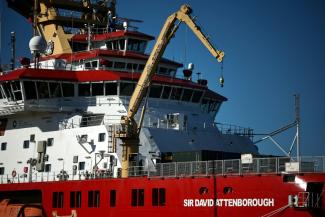 Le navire de recherche polaire RSS David Attenborough amarré au port de Harwich, le 6 octobre 2025 dans l'est de l'Angleterre