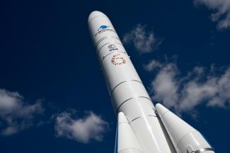 La France, l'Allemagne et l'Italie, les trois principaux pays contributeurs à l'Agence spatiale européenne, se sont accordés pour garantir l'exploitation future des fusées Ariane 6 et Vega-C, et permettre aux microlanceurs d'être envoyés pour le compte de l'ESA