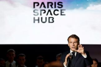 Le président français Emmanuel Macron s'exprime le 20 juin 2025 au salon de l'aéronautique du Bourget, près de Paris