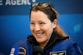 Für Reisen zum Mars ist es nach Ansicht der französischen Astronautin Sophie Adenot noch zu früh. "Wir sind nicht bereit, wir brauchen technologische Durchbrüche", sagte Adenot bei einer von der Europäischen Weltraumorganisation (ESA) organisierten Pressekonferenz in Köln.