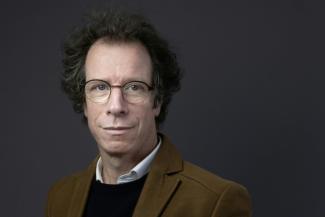 Le mathématicien Stéphane Mallat, médaille d'or 2025 du CNRS, le 6 février 2025 à Saclay, dans l'Essonne