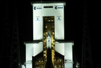 La fusée Ariane 6 sur son pas de tir à Kourou, en Guyane française, le 3 mars 2025