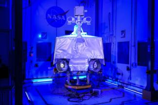 Photo non datée fournie par la Nasa du rover Viper assemblé, au centre spatial Johnson au Texas