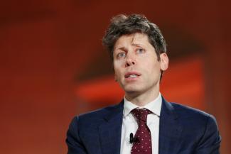 Das Haus des Chefs des KI-Pioniers und ChatGPT-Entwicklers OpenAI, Sam Altman, ist mit einem Molotowcocktail angegriffen worden. Verletzt wurde niemand, der Verdächtige wurde festgenommen.